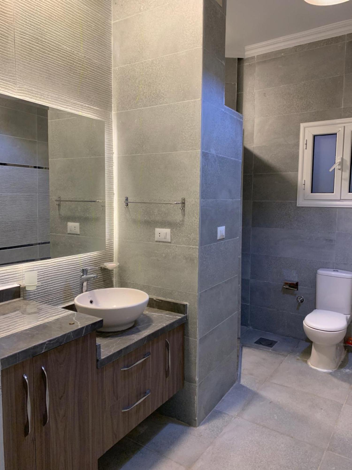 Elite With Private Entrance In New Apartment *